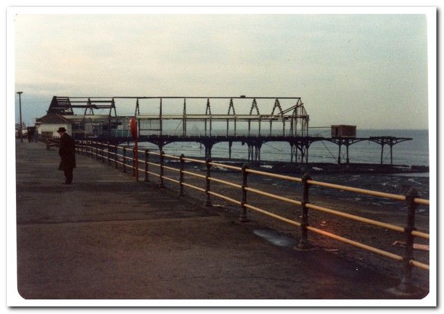 Redcar Pier demolition - December 1980-January 1981