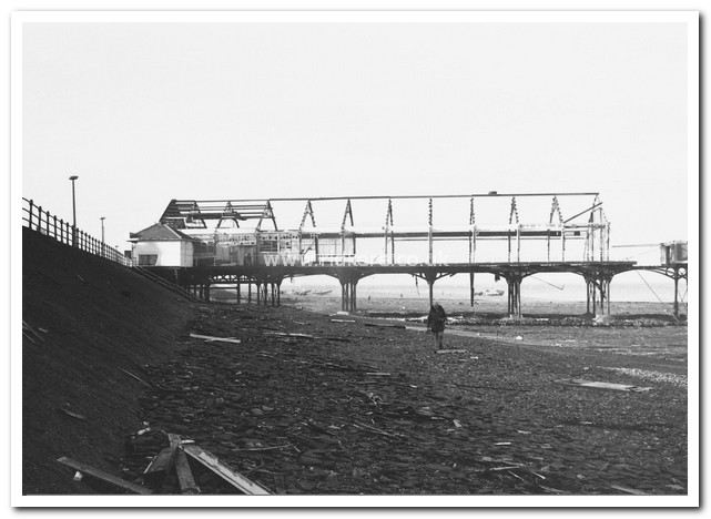 Demolition of Redcar Pier, 1980-1981