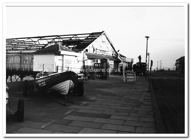 Demolition of Redcar Pier, 1980-1981
