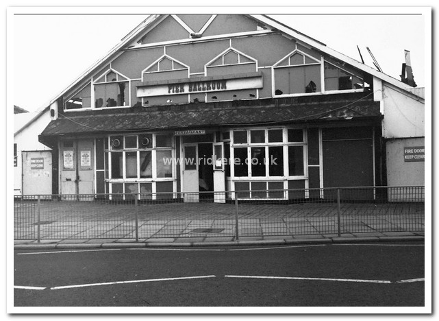 Demolition of Redcar Pier, 1980-1981