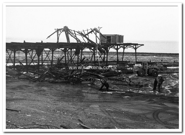 Demolition of Redcar Pier, 1980-1981
