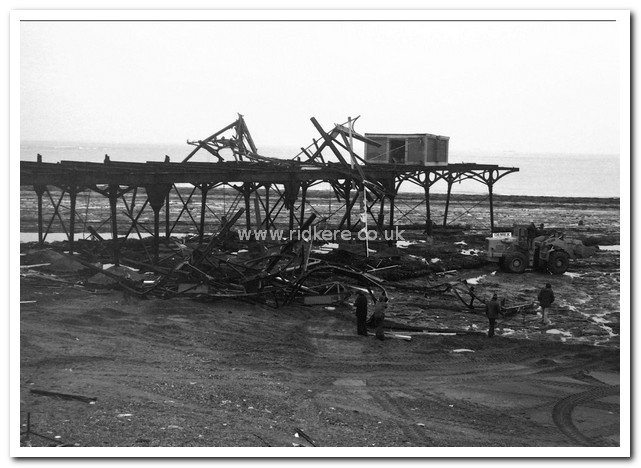 Demolition of Redcar Pier, 1980-1981